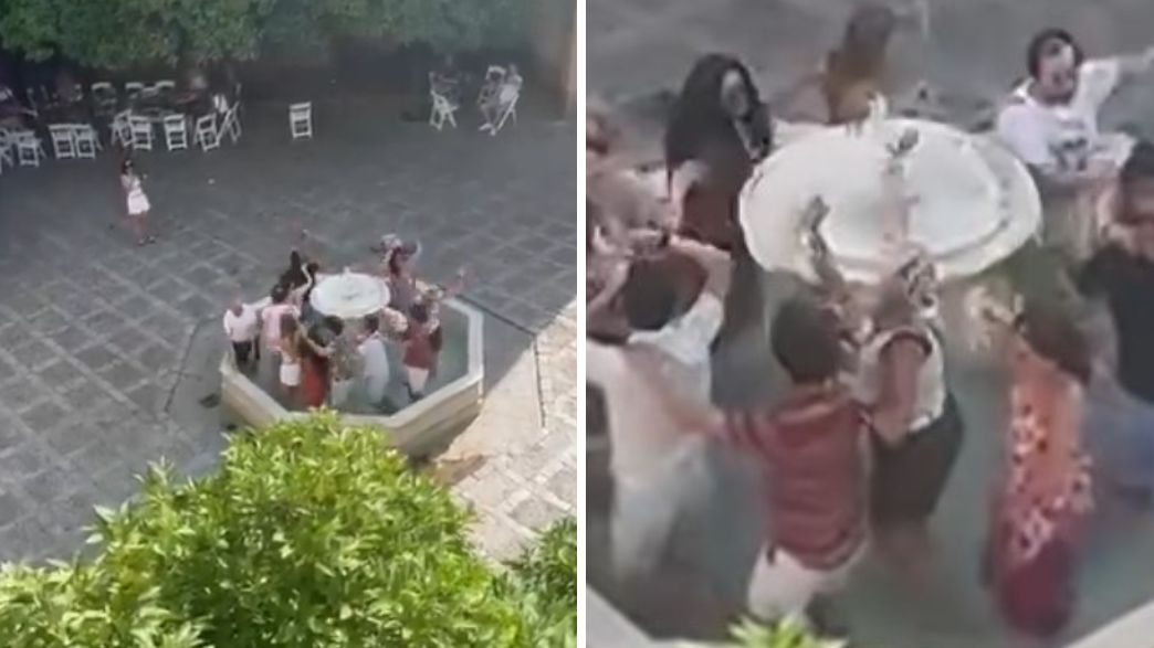 תיירים מזרקה סביליה ספרד