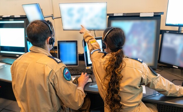 חיילי יחידת בקרה אווירית (צילום: דובר צה
