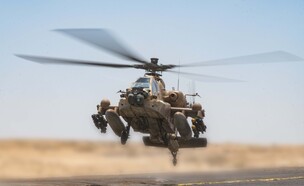 המראות מסוקי הקרב בדרכם ליירוט כטב"מים מאיראן (צילום: דובר צה"ל)