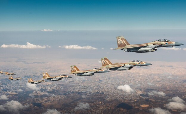 מטוסי קרב F-15I בדרכם לתקיפה בטהראן (צילום: דובר צה"ל)