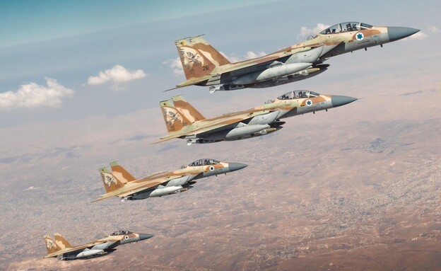 מטוסי קרב F-15I בדרכם לתקיפה בטהראן (צילום: דובר צה