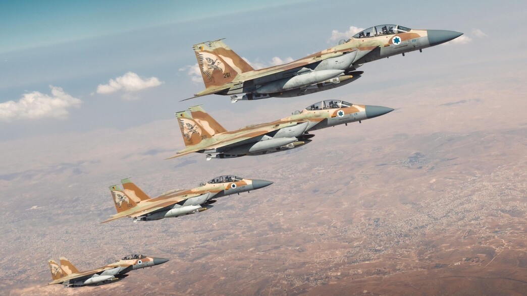 מטוסי קרב F-15I בדרכם לתקיפה בטהראן מטוסי קרב F-15I בדרכם לתקיפה בטהראן