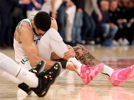 הפציעה שלו טרפה את הקלפים. טייטום (GETTY) (צילום: ספורט 5)