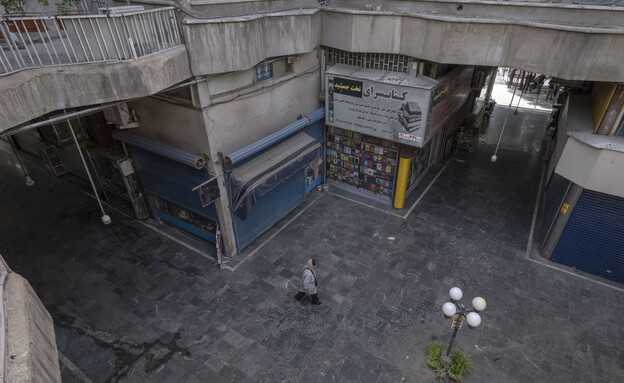 רחובות טהראן ריקים (צילום: Morteza Nikoubazl/NurPhoto, getty images)
