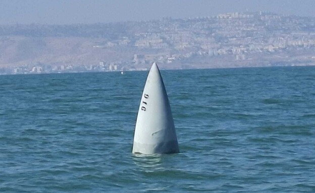 מכל דלק (בידון) של מטוס קרב שנמצא בכנרת (צילום: לפי סעיף 27 א')