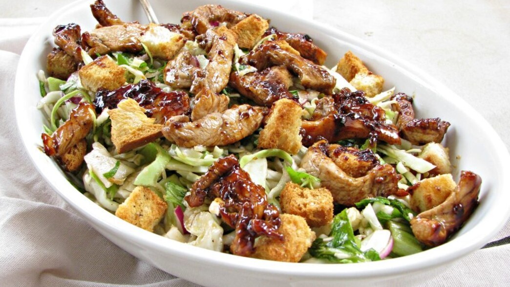 סלט כרוב וחזה עוף ברוטב בלסמי