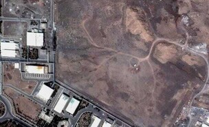 עבודות עפר במתקן הגרעין בנתנז לאחר התקיפה (צילום: MAXAR)