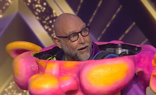 צביקה הדר (צילום: הזמר במסכה, קשת 12)