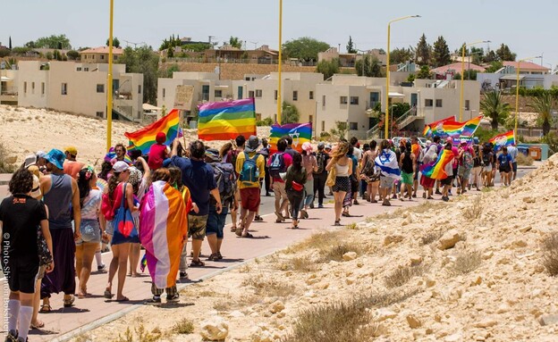 מצעד הגאווה במצפה רמון (צילום: שמעון בוקשטיין)