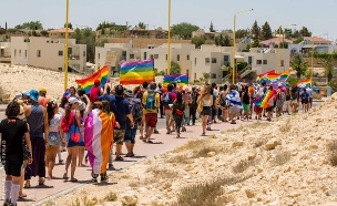 מצעד הגאווה במצפה רמון (צילום: שמעון בוקשטיין)