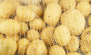 שק תפוחי אדמה (צילום: shutterstock_Valery_Evlakhov )