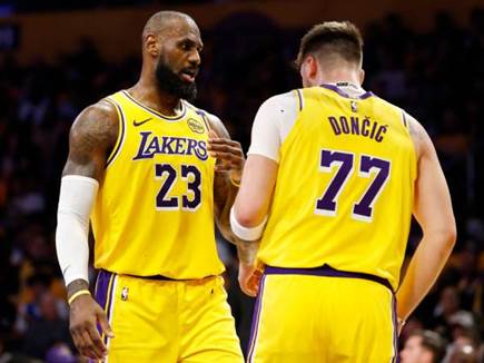 לברון ג`יימס ולוקה דונצ`יץ`. הווה או עתיד? (GETTY) (צילום: ספורט 5)