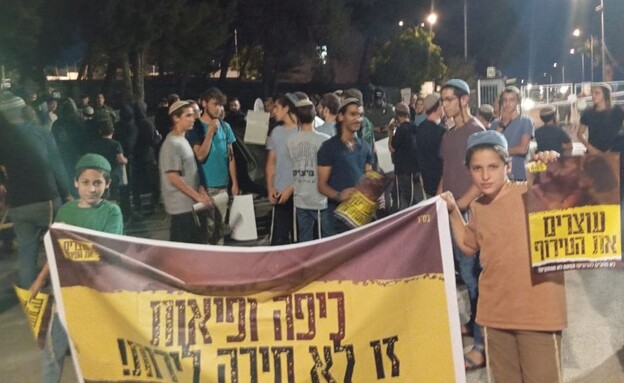 הפגנה אלימה מול חטמ"ר בנימין הפגנה אלימה מול חטמ"ר בנימין