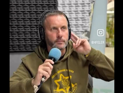 הרנן פלר חולצת צה"ל (צילום: טיק טוק)