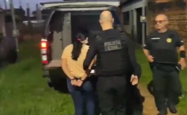 מטפלת כדורים 