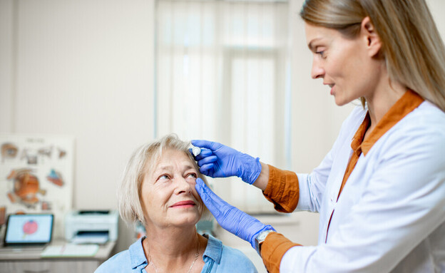 רופאה ומטופלת, מחלות רשתית רופאה ומטופלת, מחלות רשתית