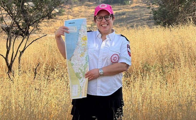 המציל, לוכד הנחשים ומדריכת הטיולים שמתנדבים במד"א המציל, לוכד הנחשים ומדריכת הטיולים שמתנדבים במד"א