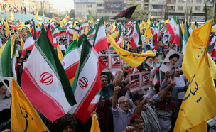 חגיגות סיום המלחמה בטהראן (צילום: getty images)