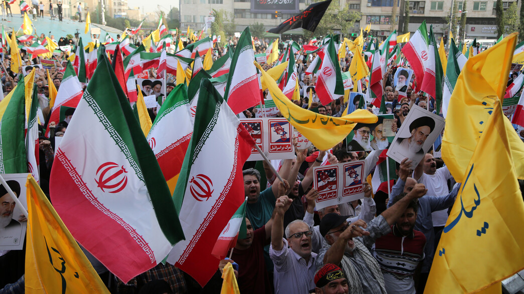 חגיגות סיום המלחמה בטהראן חגיגות סיום המלחמה בטהראן