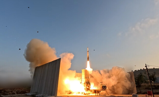 פעילות מערכות ההגנה האווירית במהלך מבצע עם כלביא (צילום: דוברות משרד הביטחון)