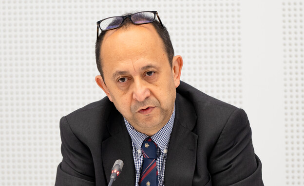 ד