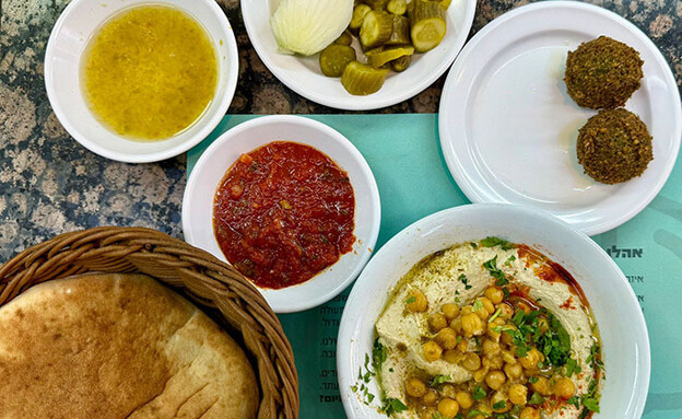 מרכז החומוס האסלי (צילום: לין לוי, mako אוכל)