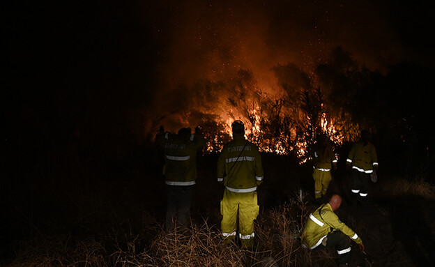 פקחי הרשות בכיבוי שריפה נרחבת במהלך המלחמה פקחי הרשות בכיבוי שריפה נרחבת במהלך המלחמה