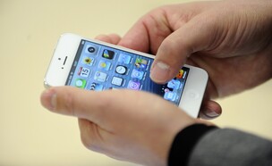 אייפון 5 (צילום: EAN-SEBASTIEN EVRARD/AFP via Getty Images)