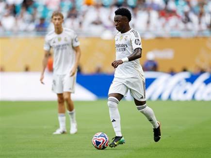 ויניסיוס ג`וניור התקשה מאוד במחצית הראשונה (Getty)