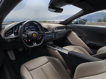 תא נוסעים בעיצוב חדש עם מסכי “15.6 לנהג, “10.25 למולטימדיה ו-“8.8 (צילום: ספורט 5)