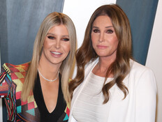 קייטלין ג'נר וסופיה האצ'ינס (צילום: Toni Anne Barson/WireImage)