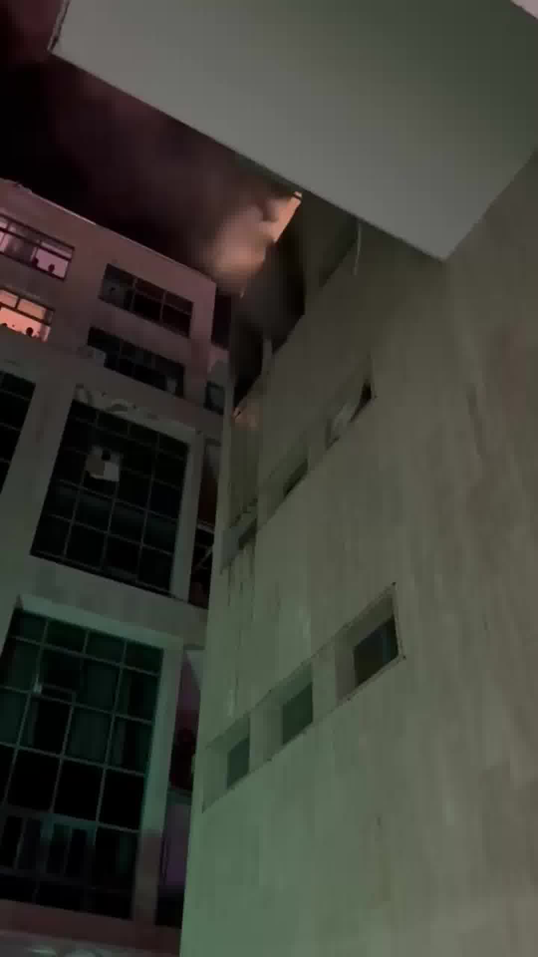 שני מחסנים נשרפו בבניין באשקלון, אין נפגעים