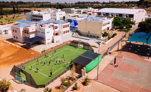 מגרש ספורט (צילום: מתניה טאוסיג, פלאש 90)