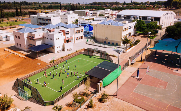 מגרש ספורט (צילום: מתניה טאוסיג, פלאש 90)