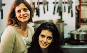 "אורנה ואלה" (צילום: רועי רוזן, באדיבות HOT8)