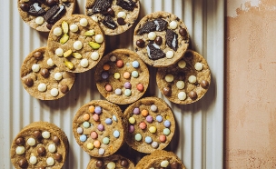 קראמבל קוקיז מהספר של תומר אומנסקי (צילום: נדב מרגלית, "אוסף המתכונים", הוצאת קוראים)