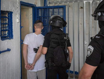 העליון: אסיר יורשה להתחתן בכלא למרות התנהגותו השלילית