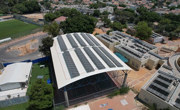 פאנלים סולריים על בית ספר בארץ פאנלים סולריים על בית ספר בארץ