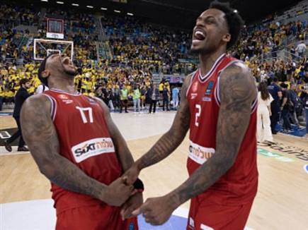 נכנס להיסטוריה (הפועל תל אביב)