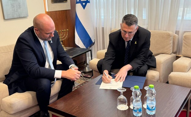 גדעון סער מתפטר מהכנסת