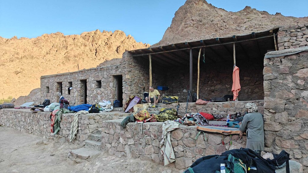 לינה בסמוך לבוסתן