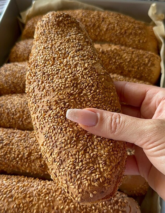 לבן אבל כוסמין. לחמניות של חנושה (צילום: חנושה (בת חן שמעיה), mako אוכל)