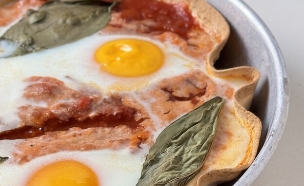 ארוחת שקשוקה בטורטייה (צילום: יעל קצב, mako אוכל)