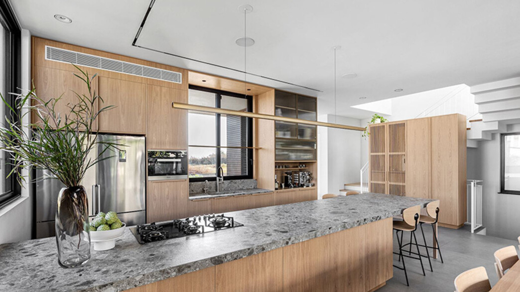 אי כקלישאה או מאסט עיצוב מעיין מנור ורוית רזניק