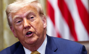 דונלד טראמפ בישיבת קבינט לאחר פגישתו עם נתניהו (צילום: reuters)