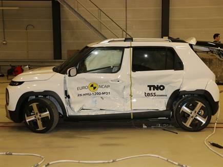 יונדאי אינסטר - קטנה ומאובזרת, אבל לא הצליחה להצטיין (צילום: ספורט 5)