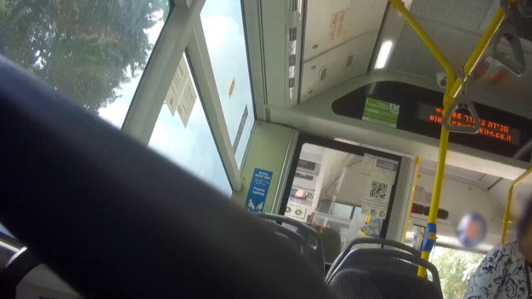 תיעודים חדשים: למרות הגינויים, ההדרה באוטובוסים נמ