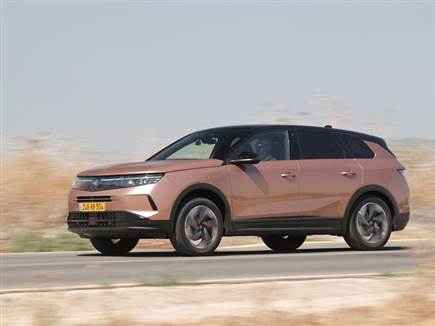 מנוע 1.2 ליטר החדש. שיווק החשמלי והפלאג-אין נמצאים בבחינה מול היצר (צילום: ספורט 5)