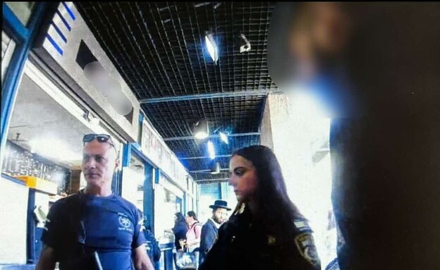 מעצר החשוד שירק על חיילת בירושלים (צילום: דוברות המשטרה)