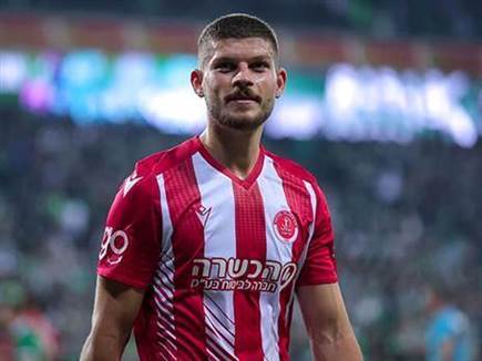 אייזן במדי הפועל ת“א. מאמין שיש לו מקום בליגת העל (אלן שיבר) (צילום: ספורט 5)